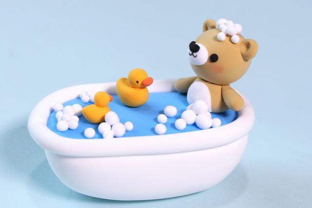 超轻粘土教程图解——洗澡的小熊
