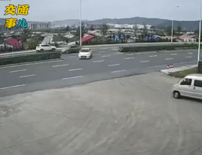 安全带,生命带;前后排,都要系!