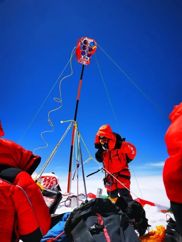 珠穆朗玛峰,珠峰高程测量登山队,觇标,扎西次仁,gnss