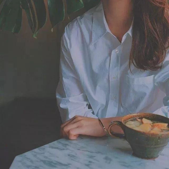 ins风女生头像:爱是一点点积累的,不爱也是! - 动漫