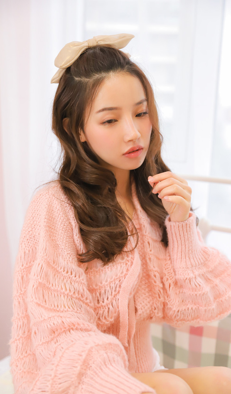清新粉嫩长腿美女写真图片