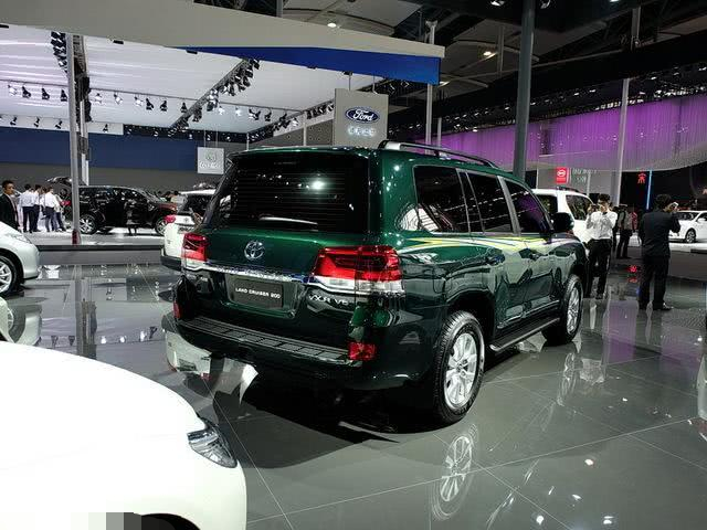 真正的越野天才,卖出1000万辆,138l大油箱 10at,外观很唬人