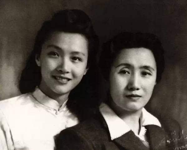 杨虎的老婆是董竹君的闺蜜,因为这层关系,锦江没人敢惹.