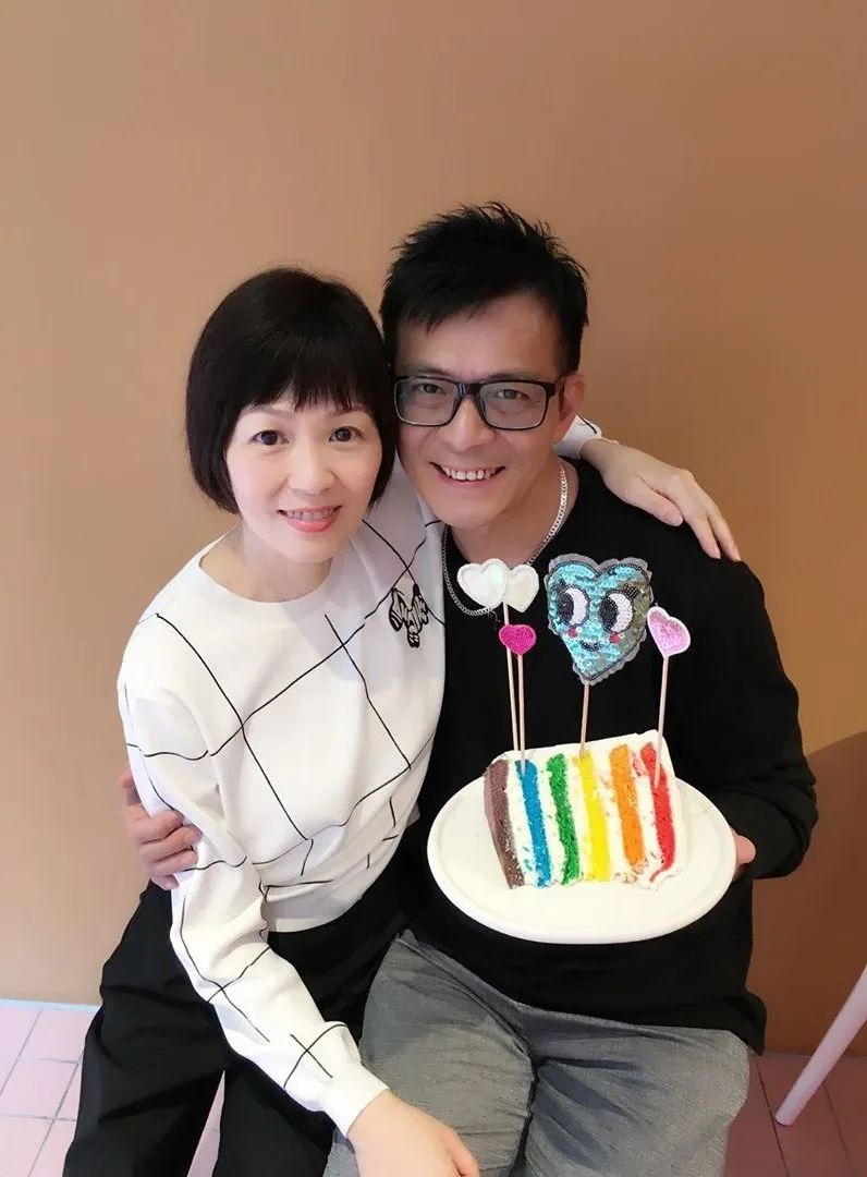 【黄日华丧妻】黄日华称爱妻梁洁华带笑离去 华哥赞太太是生命斗士:从
