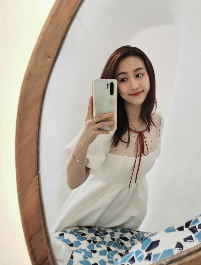 黑魔仙,刘美含,严莉莉