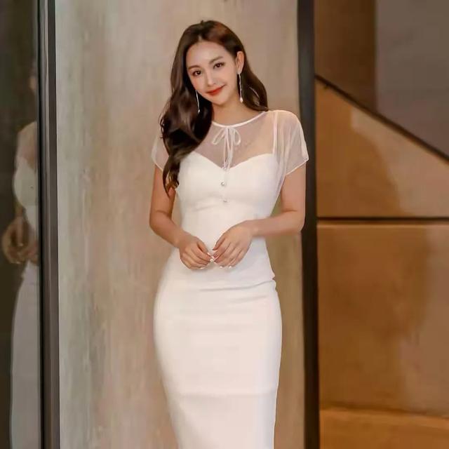 美女白色半透明网状连衣裙,围脖丝带的设计,修身更显年轻时尚!