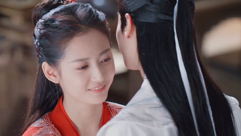 偶尔她也会透露出脆弱的时候,陈钰琪这个隐忍的哭戏,真的是我见犹怜.