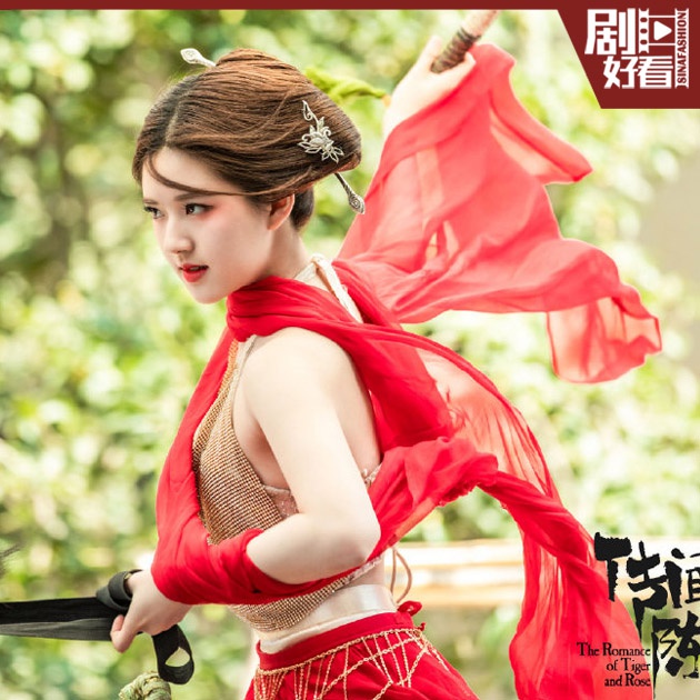 陈芊芊红衣造型
