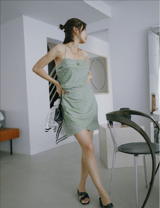 绿色是最贴近大自然的颜色,看上去清新又蜒 .