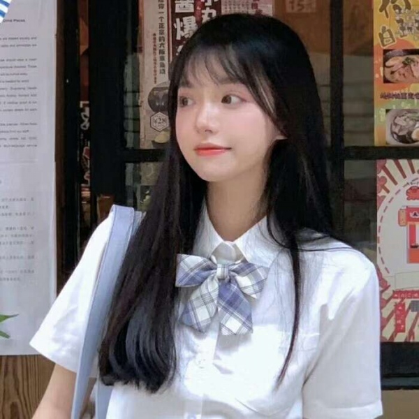 小清新闺蜜头像:单身久了,再碰到喜欢的人也会害怕,笑着摇摇头说算了