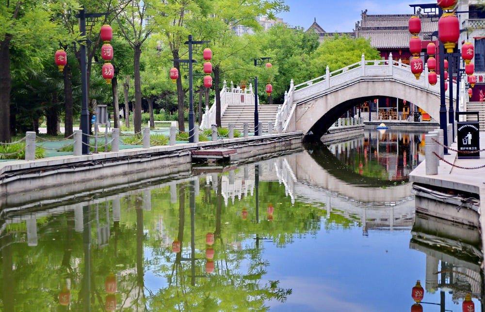 精致而空空荡荡的渭南老街【严建设】