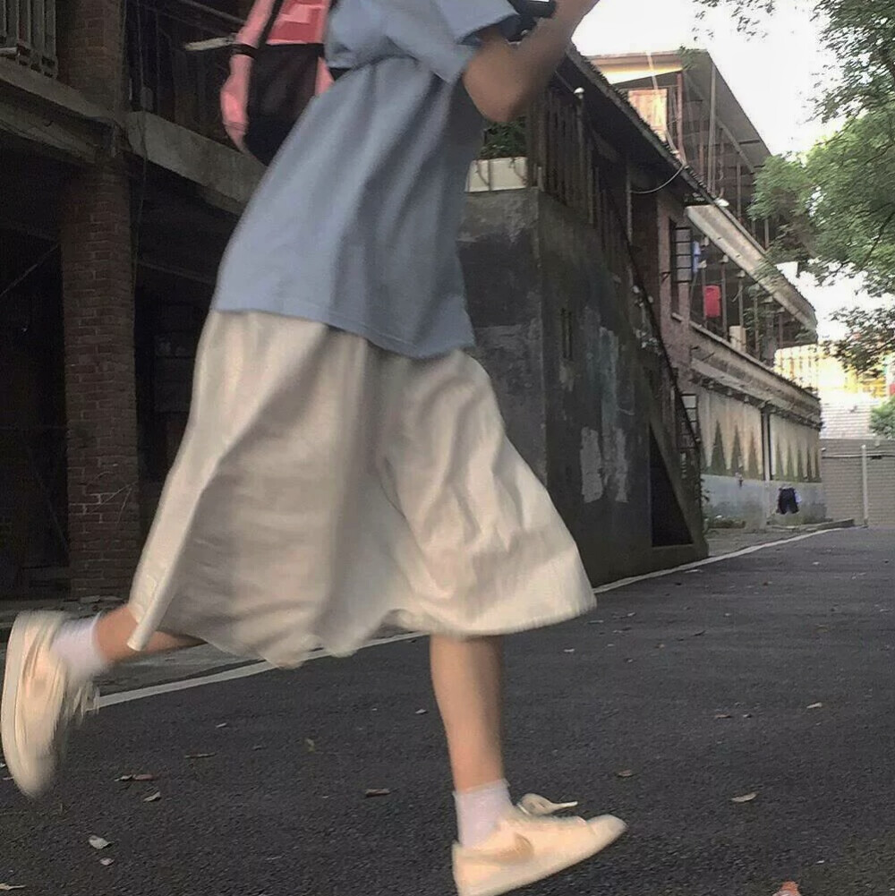 不露脸女头·小清新文案:我走向你,以峥嵘岁月,以侠骨