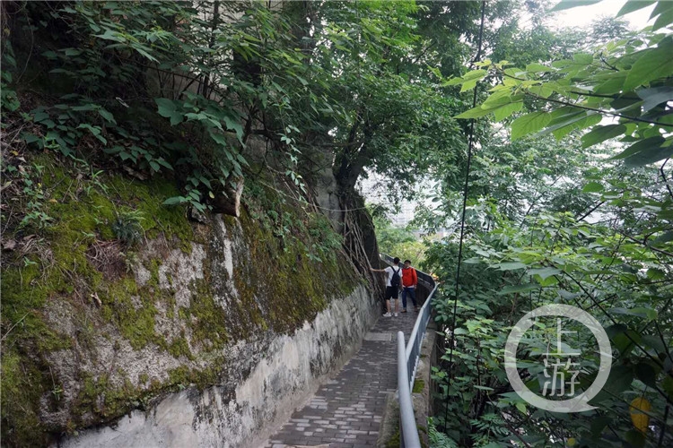 曾家岩临崖步道,这边风景独好