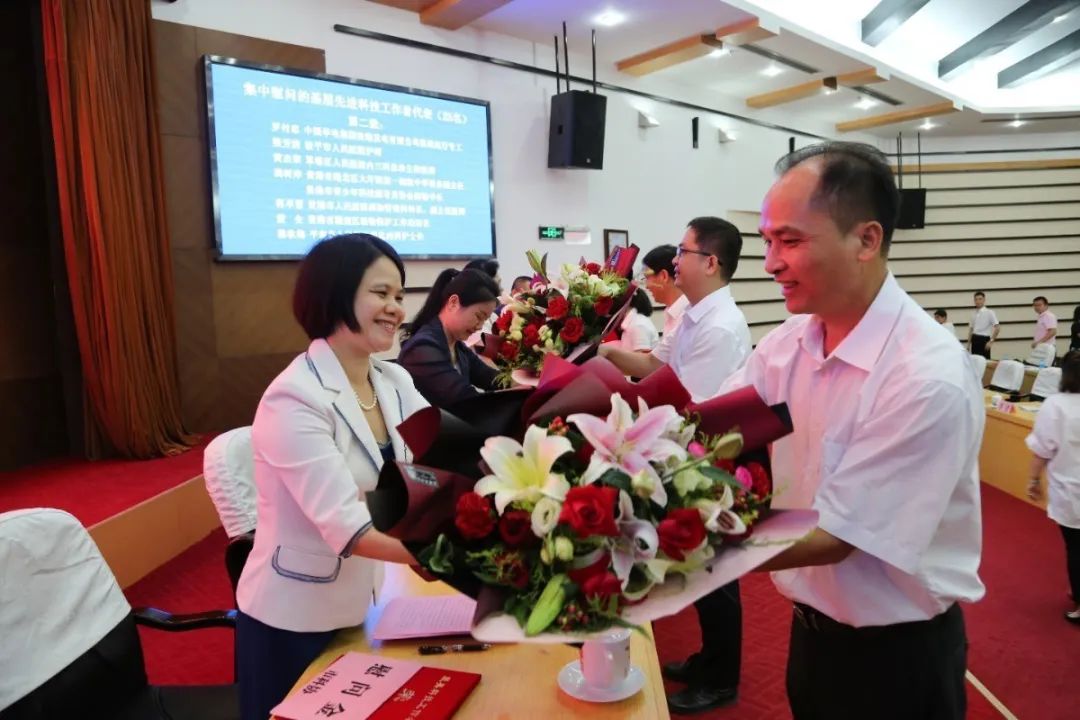 贵港这批人获表彰!