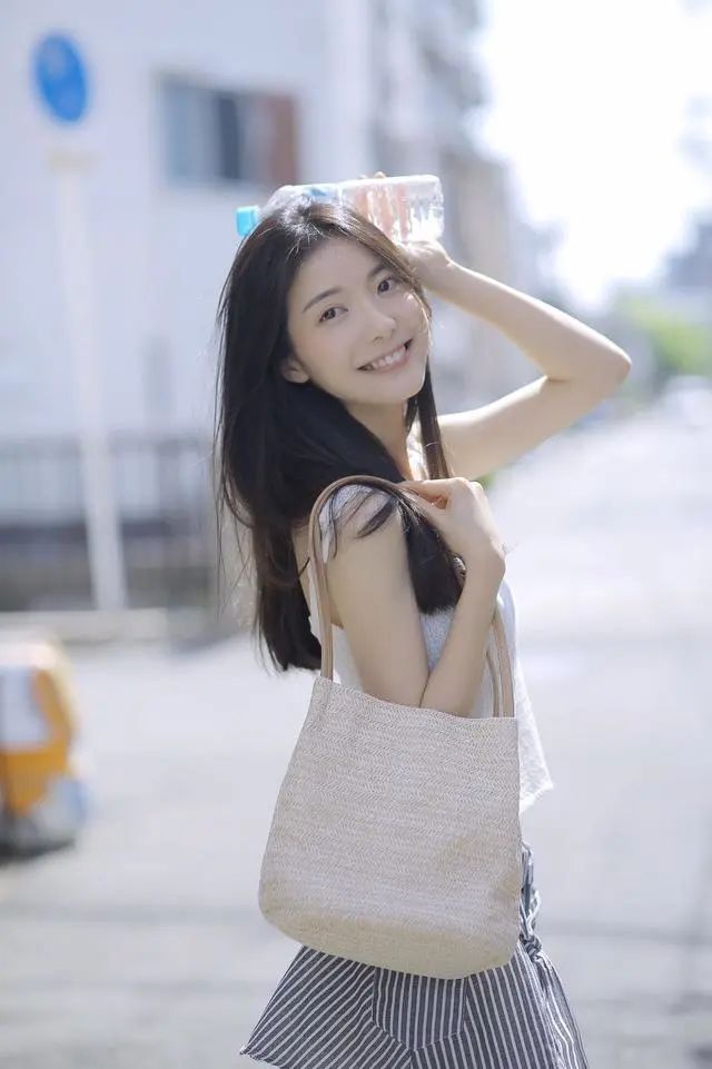 街边拍摄人像美照的8个拍照姿势,这样拍,更显元气少女