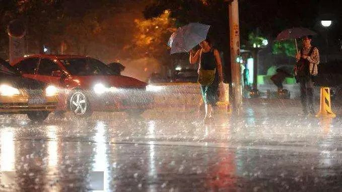 中到大雨,暴雨,降雨,雷阵雨,阵雨,多云