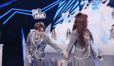 虞书欣澄清甩开刘雨昕的手,她俩的互动为何总是这么