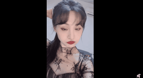 郑爽穿晚礼服跳舞,宛如黑天鹅,太惊艳了