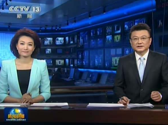 新闻联播结束后,为何总出现收拾稿子的画面?看到答案学习到了