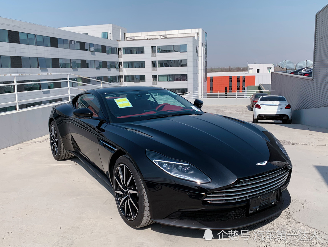 阿斯顿·马丁 db11 v8 玛瑙黑典藏红