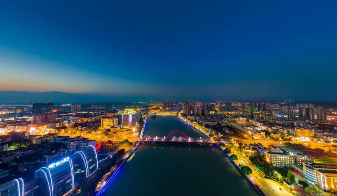 因为窗外的风景太美,我毫不犹豫买下了125㎡三房