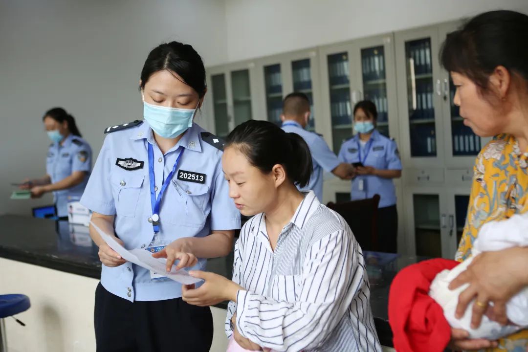 同时,江津警方坚持"边试点,边总结,边完善"的原则,在双福派出所综合