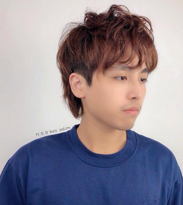 男生"小狼尾"发型即将流行,今年这样剪发型,时尚,个性