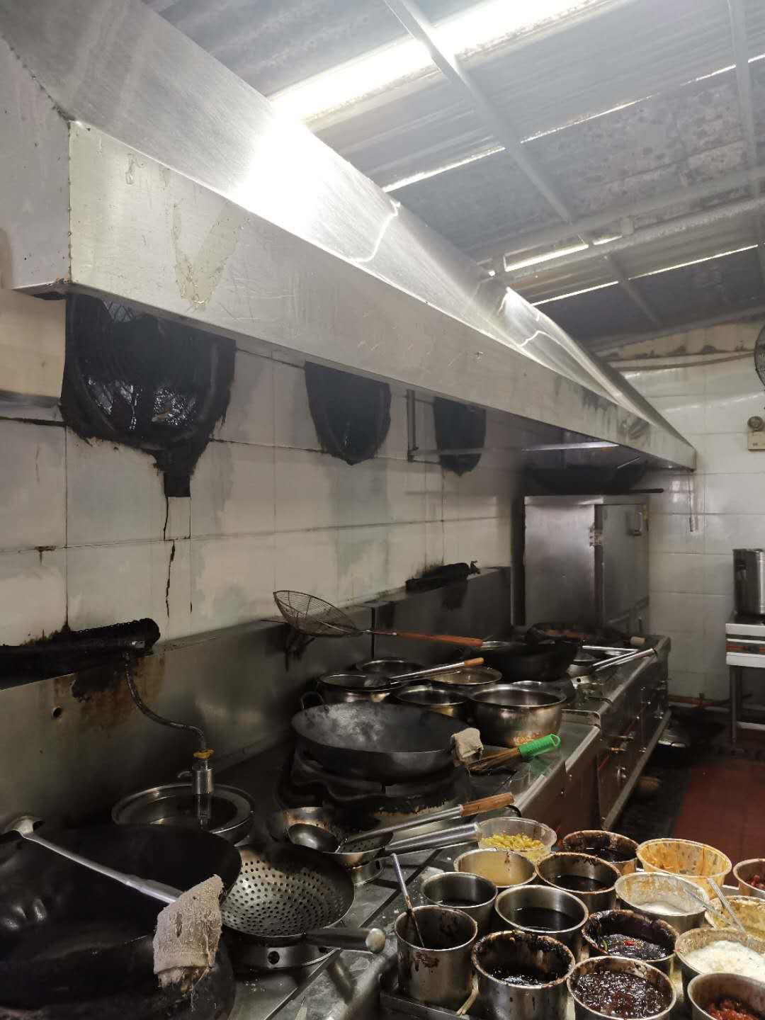南阳13县区43家餐饮油烟污染典型问题曝光!