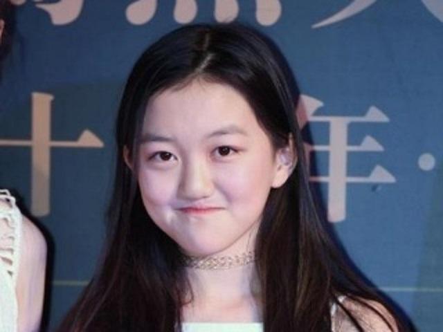 王菲为14岁李嫣庆生,母女俩合照宛如姐妹,"兔唇"女孩完美蜕变