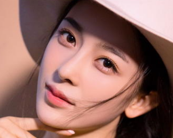 赵韩樱子的眼睛,迪丽热巴的嘴巴,刘涛的鼻子,合成后竟