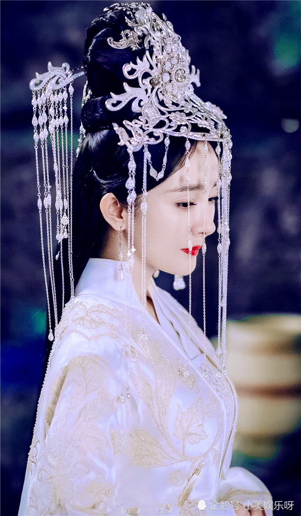 穿白色嫁衣的古装女星,杨紫惊艳,杨幂清新,看到热巴:这才是"神颜"