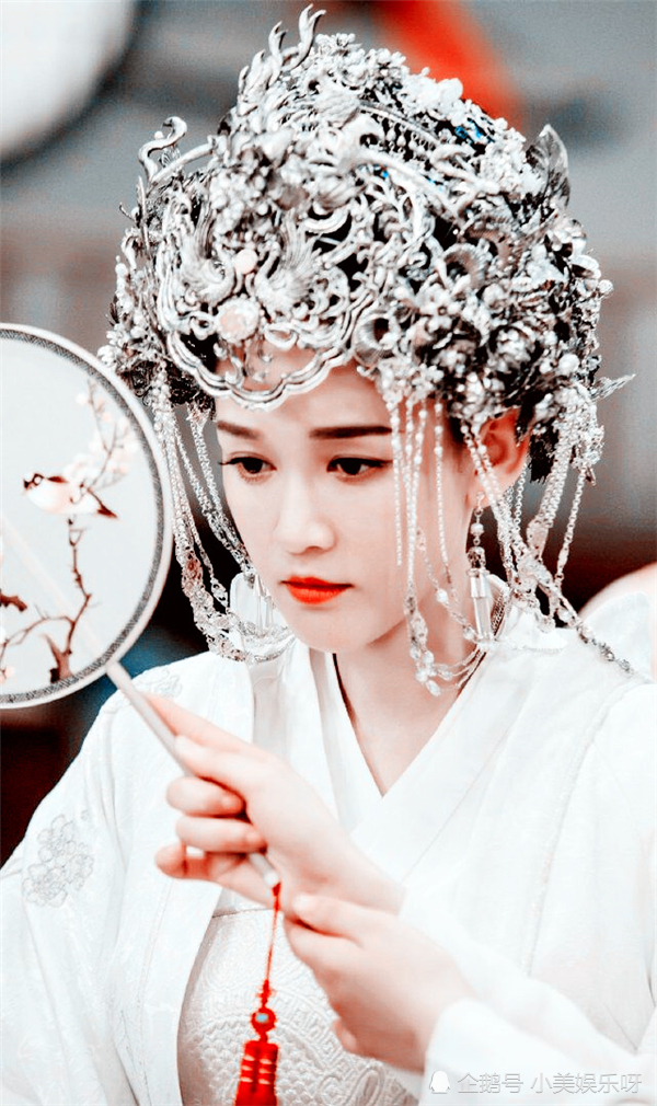 穿白色嫁衣的古装女星,杨紫惊艳,杨幂清新,看到热巴:这才是"神颜"
