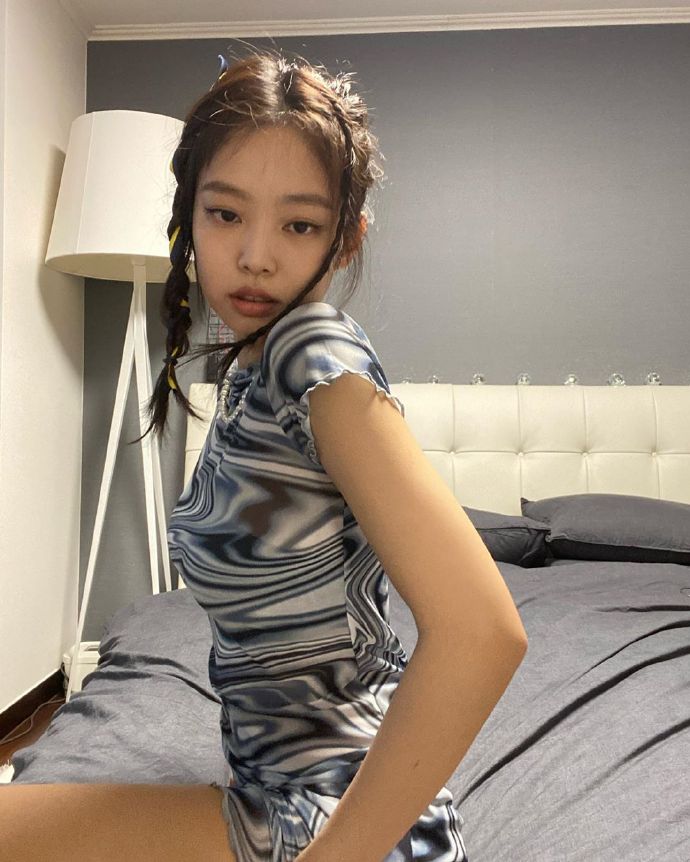 jennie5月ins个人照片合集