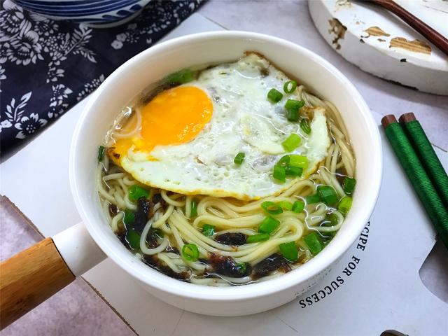 早餐,灌汤包,烧卖,鸡蛋面,鸡蛋饼