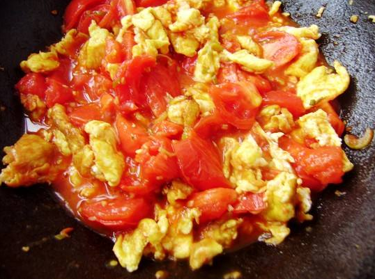 西红柿炒鸡蛋顺序不能错,还要多加3样东西,做出来才会