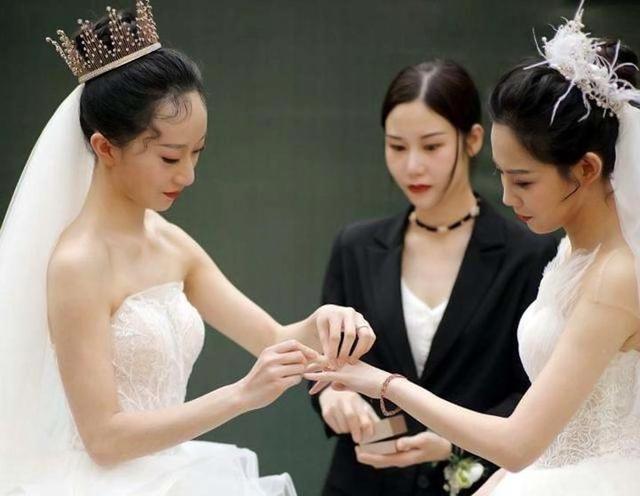 真爱不问性别,杨丽萍徒弟水月与女友举办婚礼,高颜值超吸睛