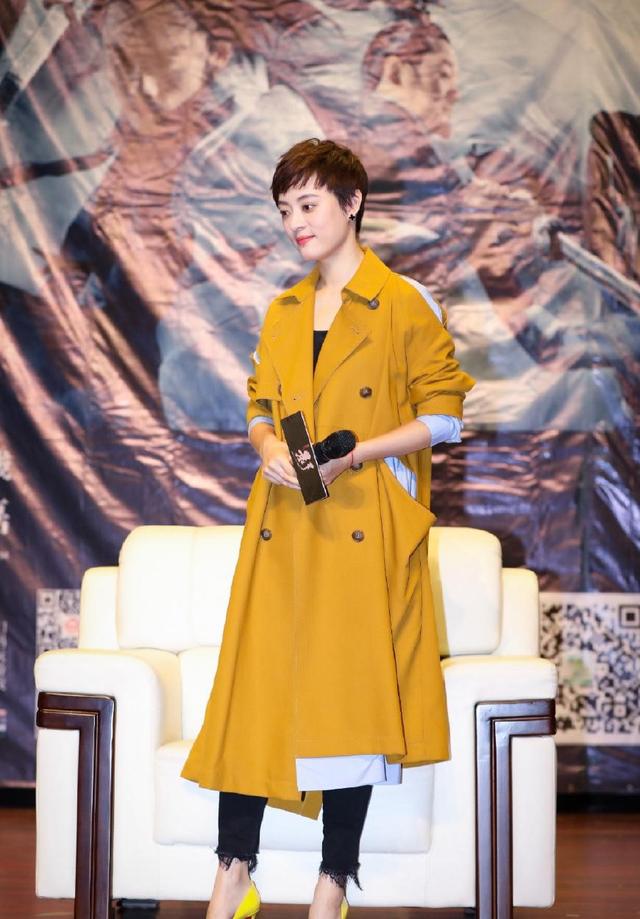 37岁孙俪好会穿,极简风格时尚减龄,非常适合职场女性学习借鉴