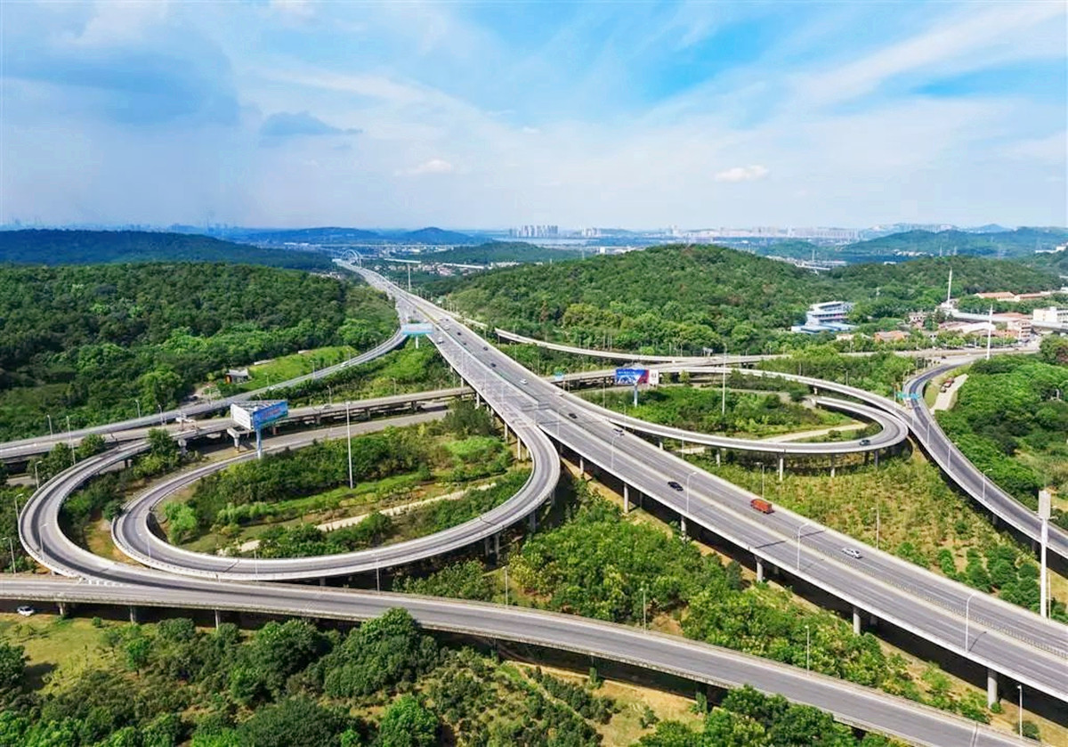 成都将要建成的一条高速公路,双向六车道,全长约157公里