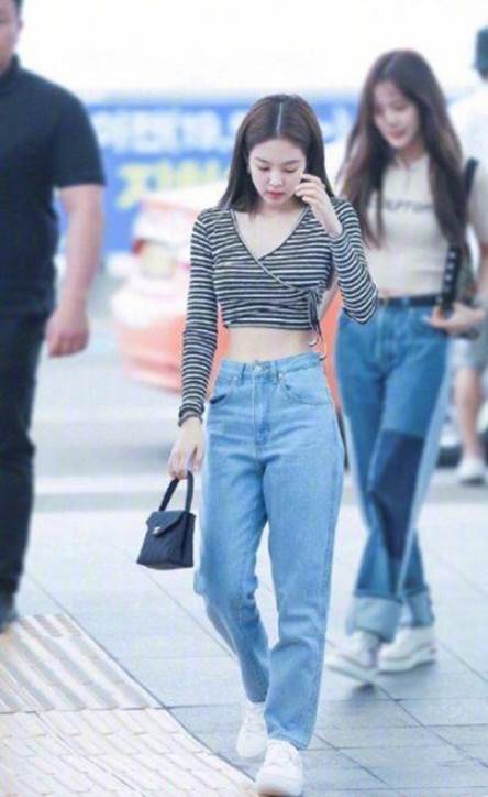 "人间水饺"jennie,私服穿搭软萌简约,惹粉丝尖叫