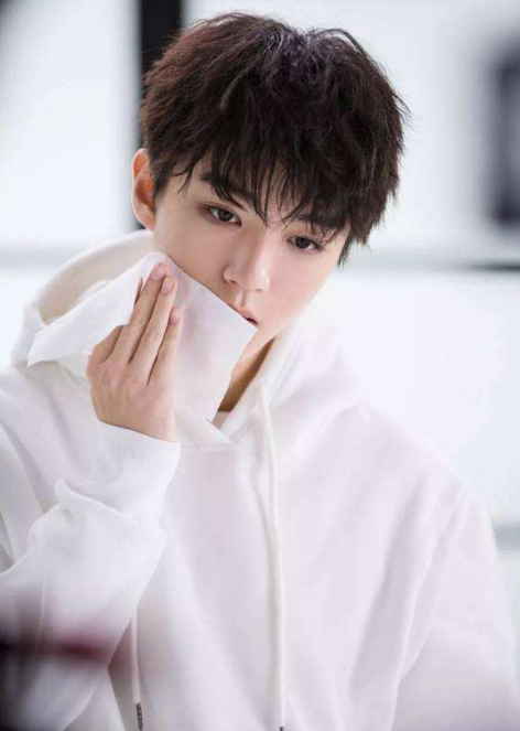 王俊凯被6岁女孩"告白",他脱口而出6个字,粉丝:钢铁直男!
