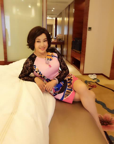 8段感情4次婚姻,6天前红了30年的女王刘晓庆,再次"翻车"