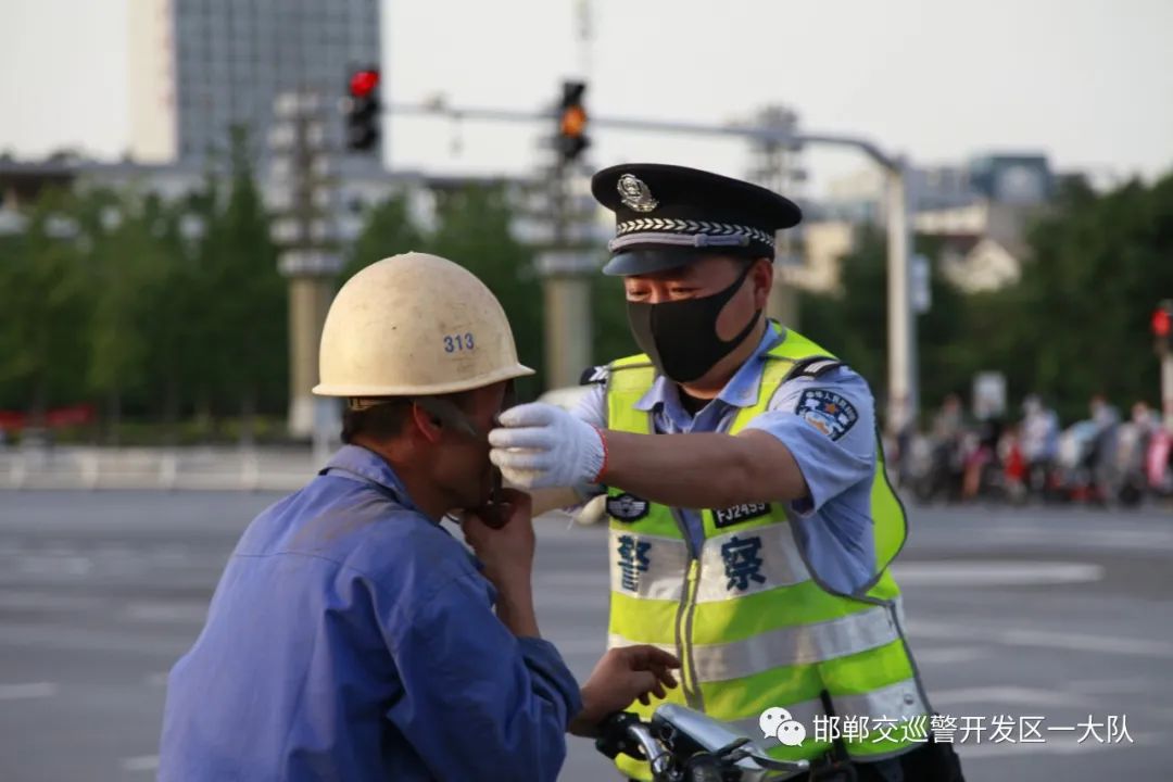 【一盔一带】"一盔一带"安全守护行动!