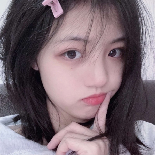 原宿风女生头像:能微笑面对的事,就别让它成为心事