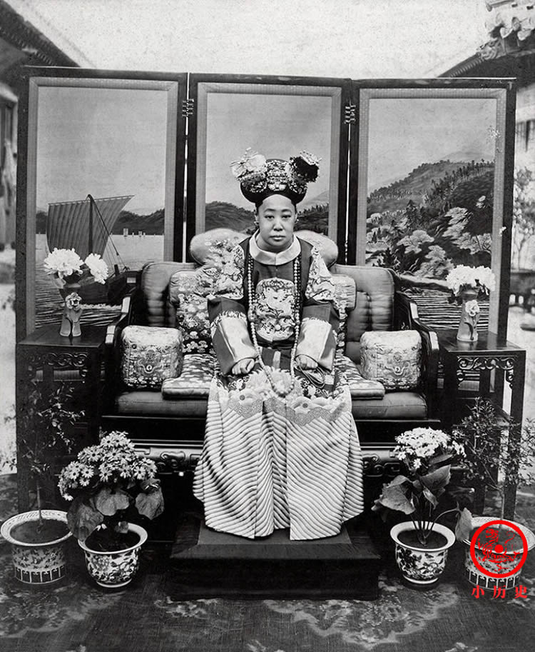 老照片:光绪帝没有三千佳丽,皇后驼背,嫔妃肥胖