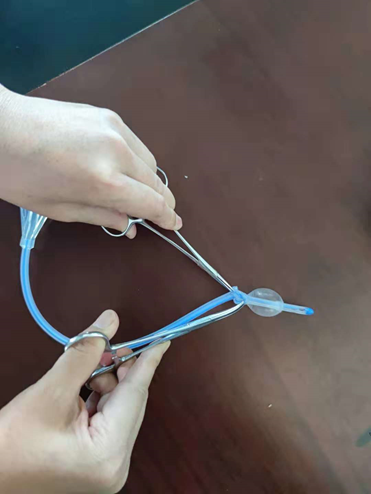 她的导尿管在膀胱里打了个结