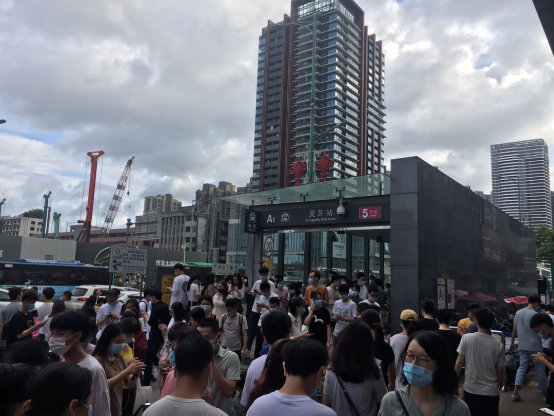 深圳地铁官方微博发布公告: 因车辆故障, 地铁5号线前海湾开往兴东的