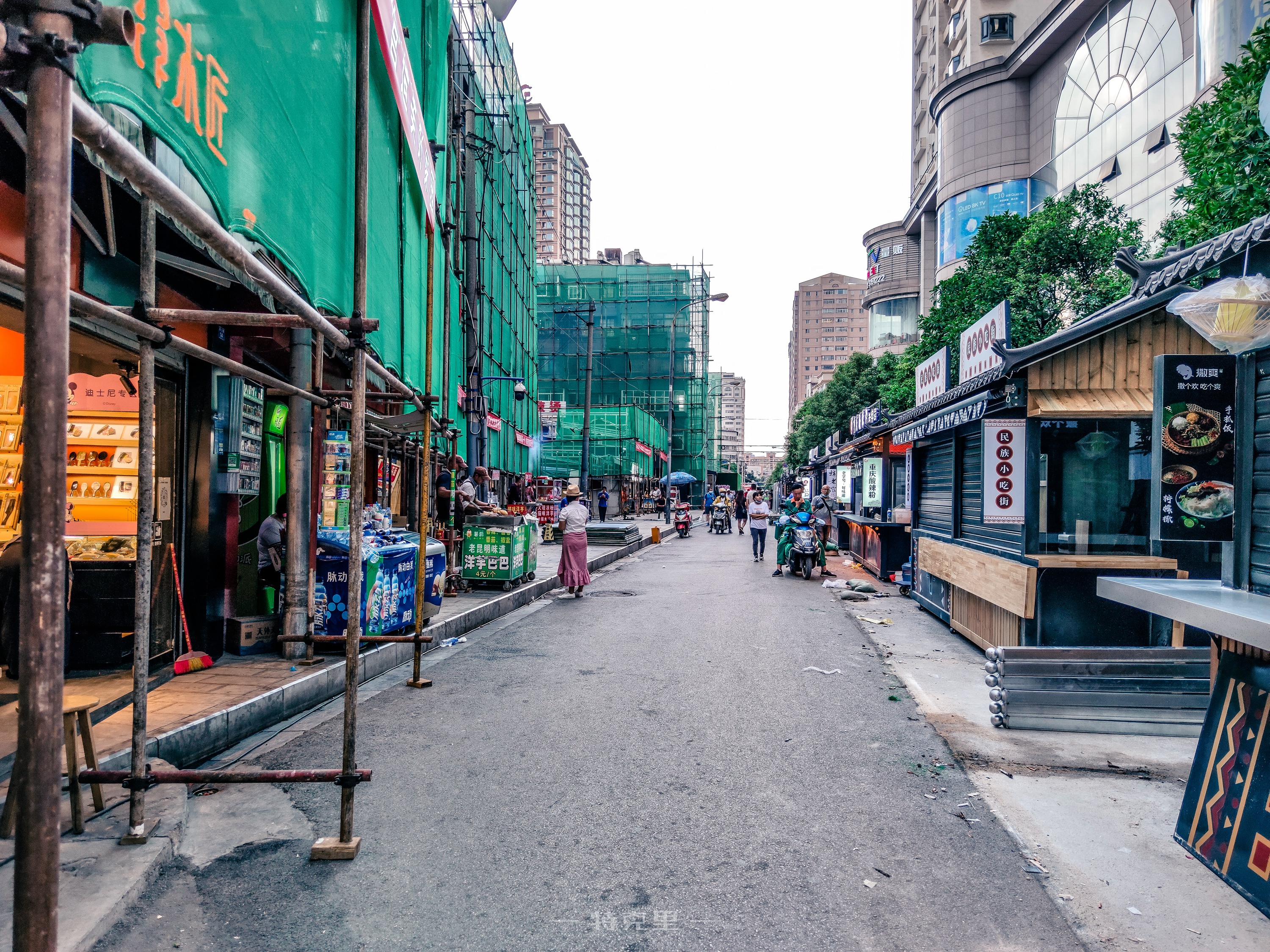 南屏街夜间经济改造升级,这种风格还算不算摆地摊?
