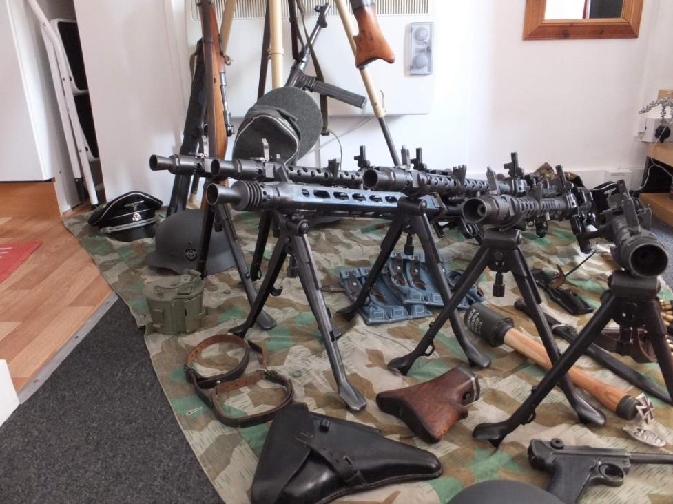 二战,德国,stg44步枪,mg42机枪,手枪