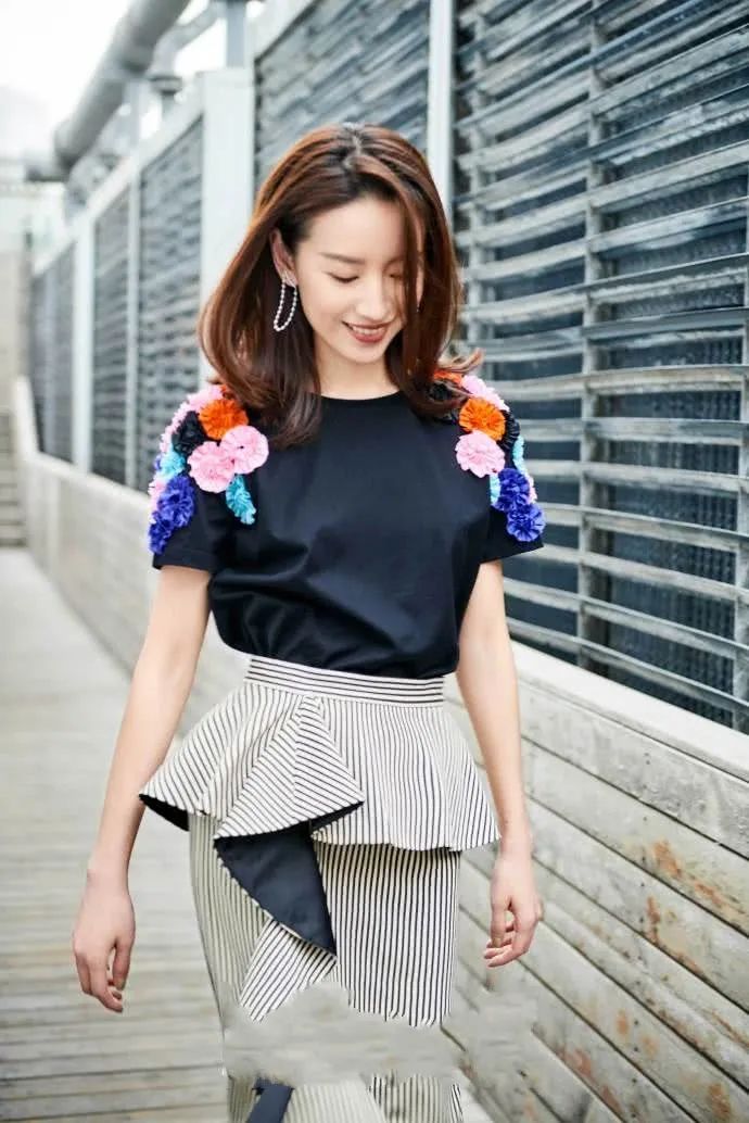 被董洁美到了,中国风造型如画中人,大长腿让人羡慕