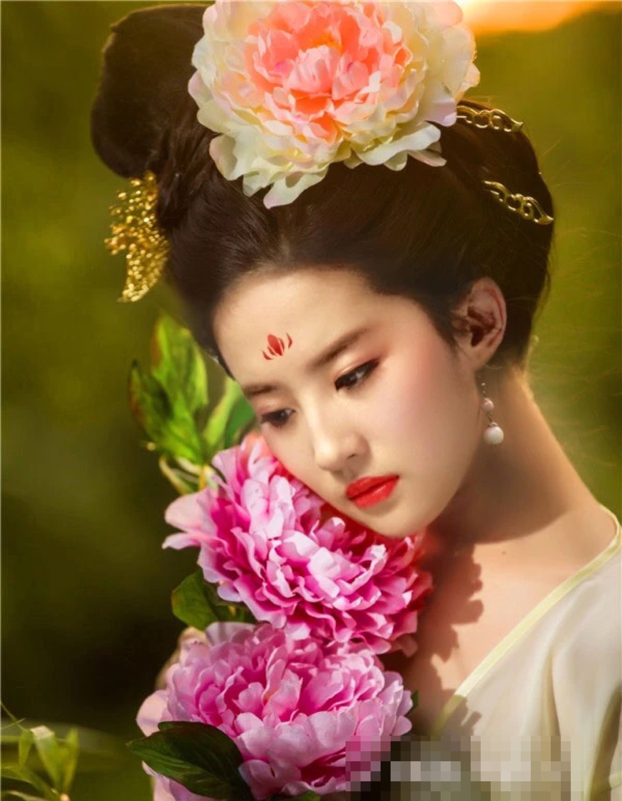 刘亦菲宠妃扮相最令人惊艳,不用浓妆就国色天香,回眸一笑百媚生
